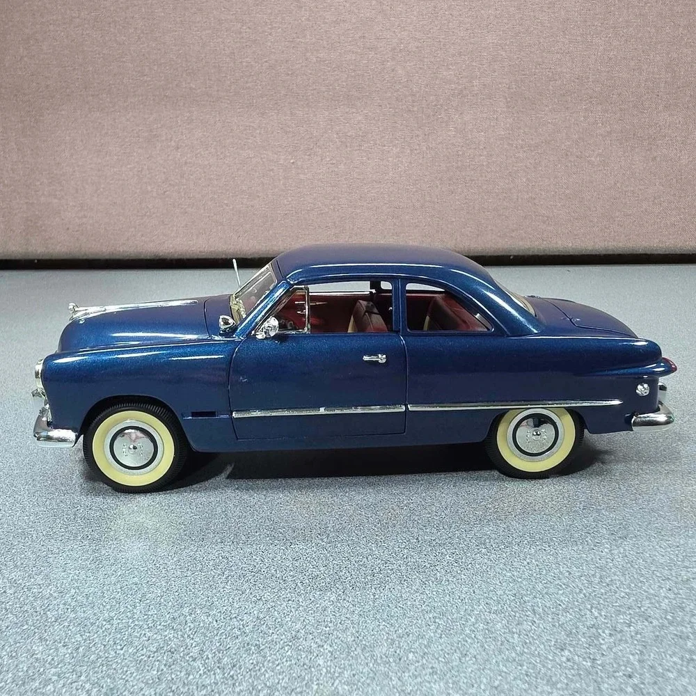 Ford 1949 Custom Coupe Diecast Model 1:18 Mira Solido Excellent Metallic